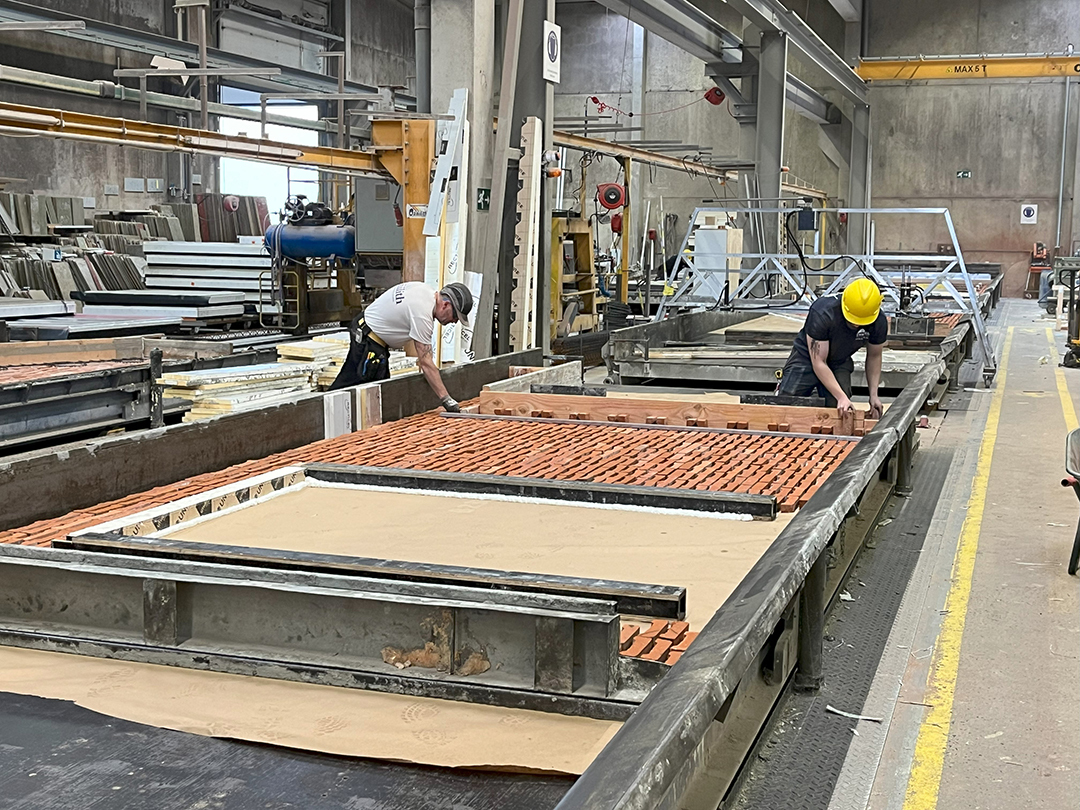 Productiestraat in de fabriek van Danilith Delmulle NV