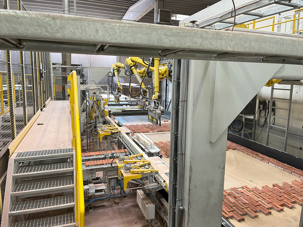 Steenlegrobot in de fabriek van Danilith Delmulle NV